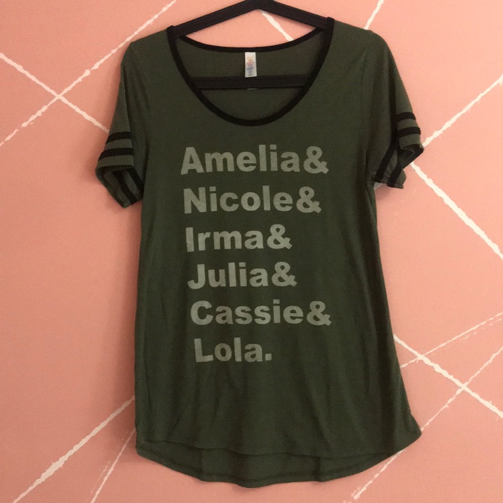 LuLaRoe xs Classic Tee